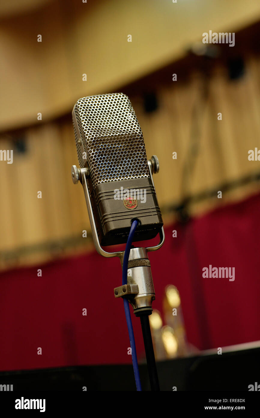 RCA 44 ribbon microphone, old analogue mic Stock Photo Alamy