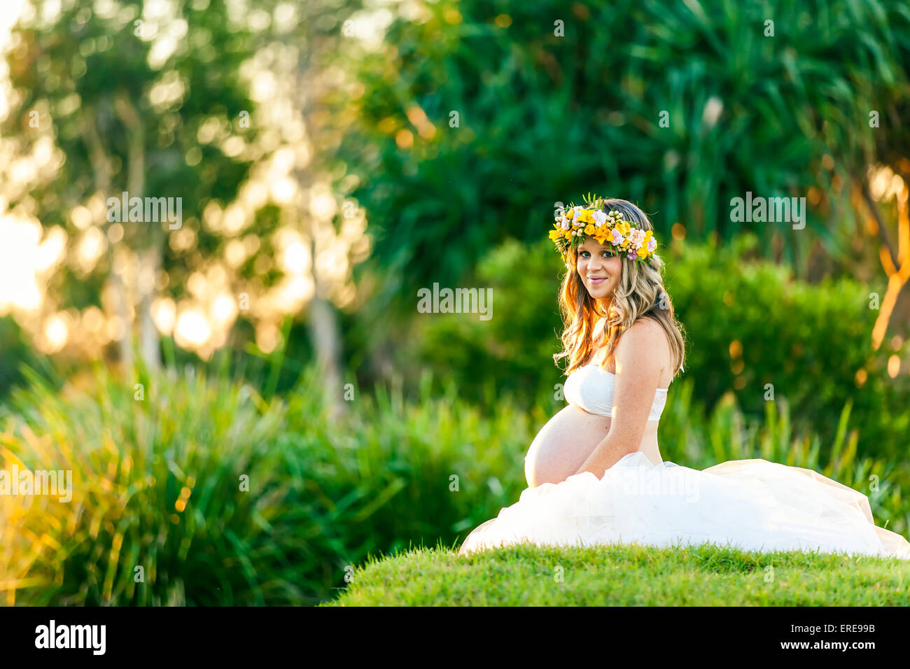 Pregnant white woman hi-res stock photography and images - Alamy