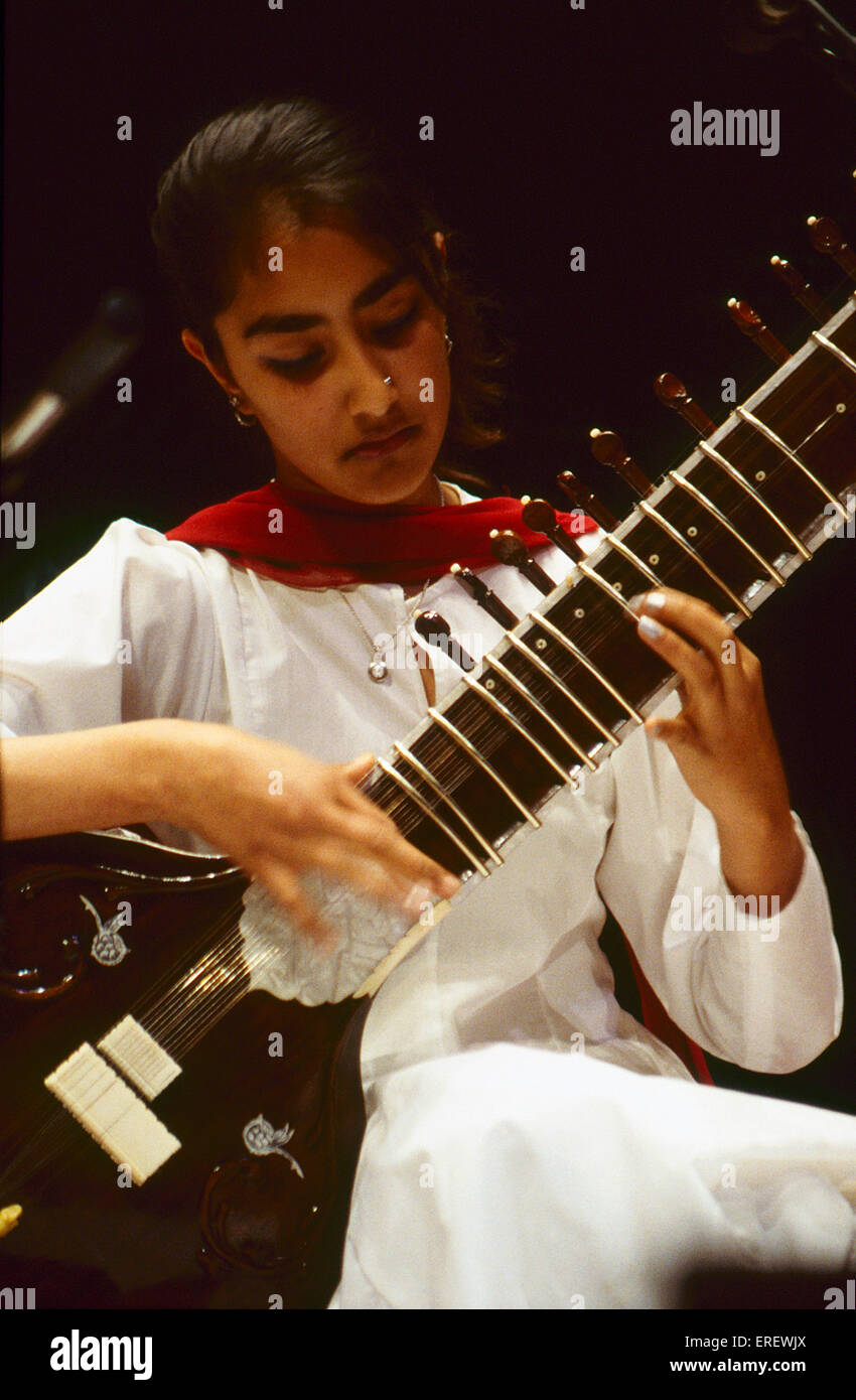 Indian girl playing the sitar at the National Festival of Music for