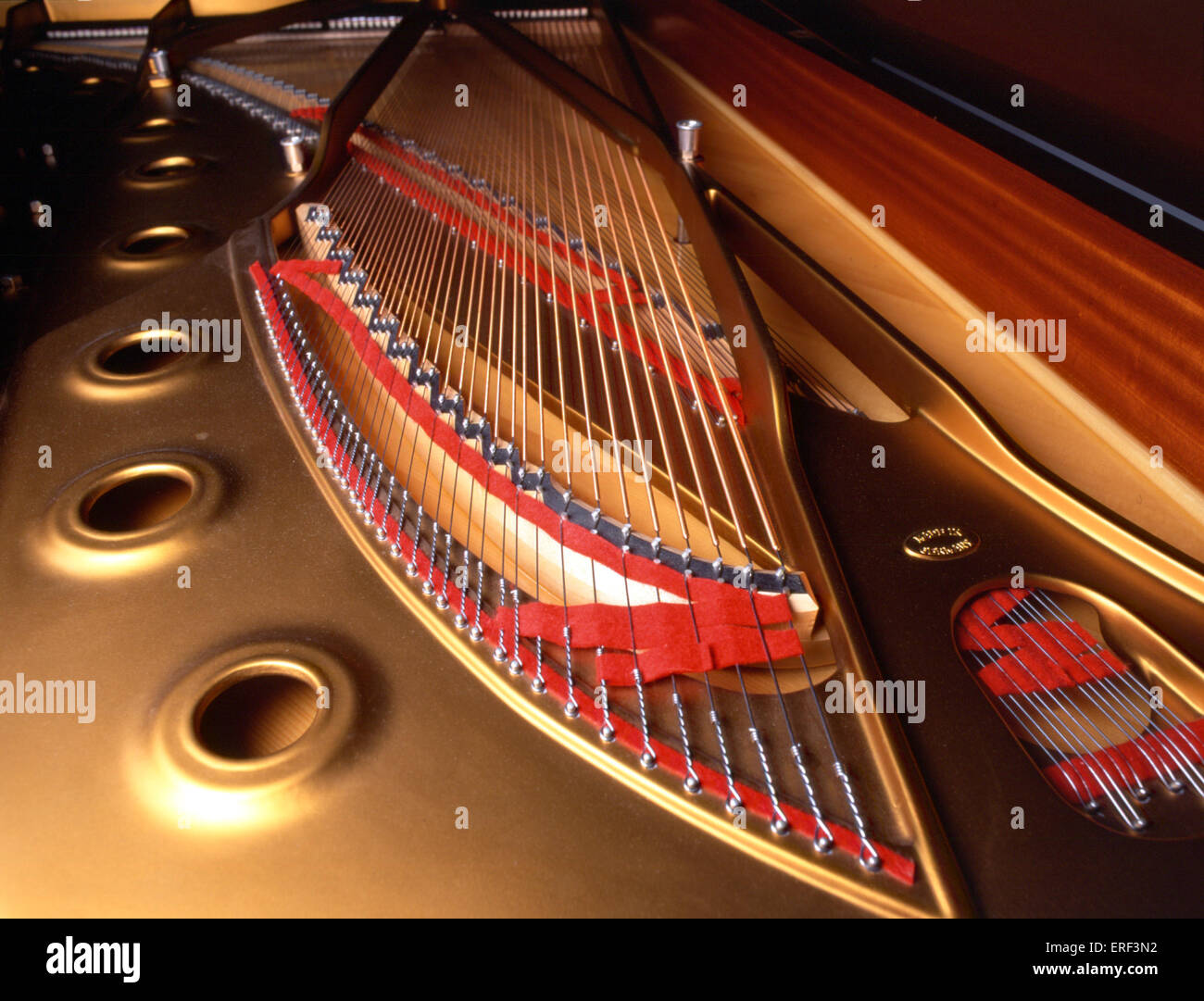 Instruments. Keyboard. Grand PIANO by Steinway strings Stock Photo Alamy