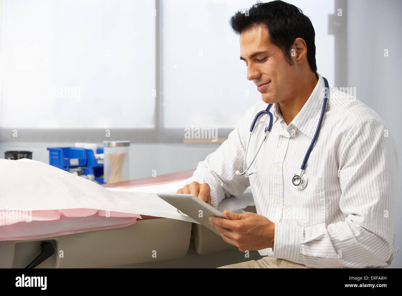 Mature doctor man tablet hi-res stock photography and images - Alamy