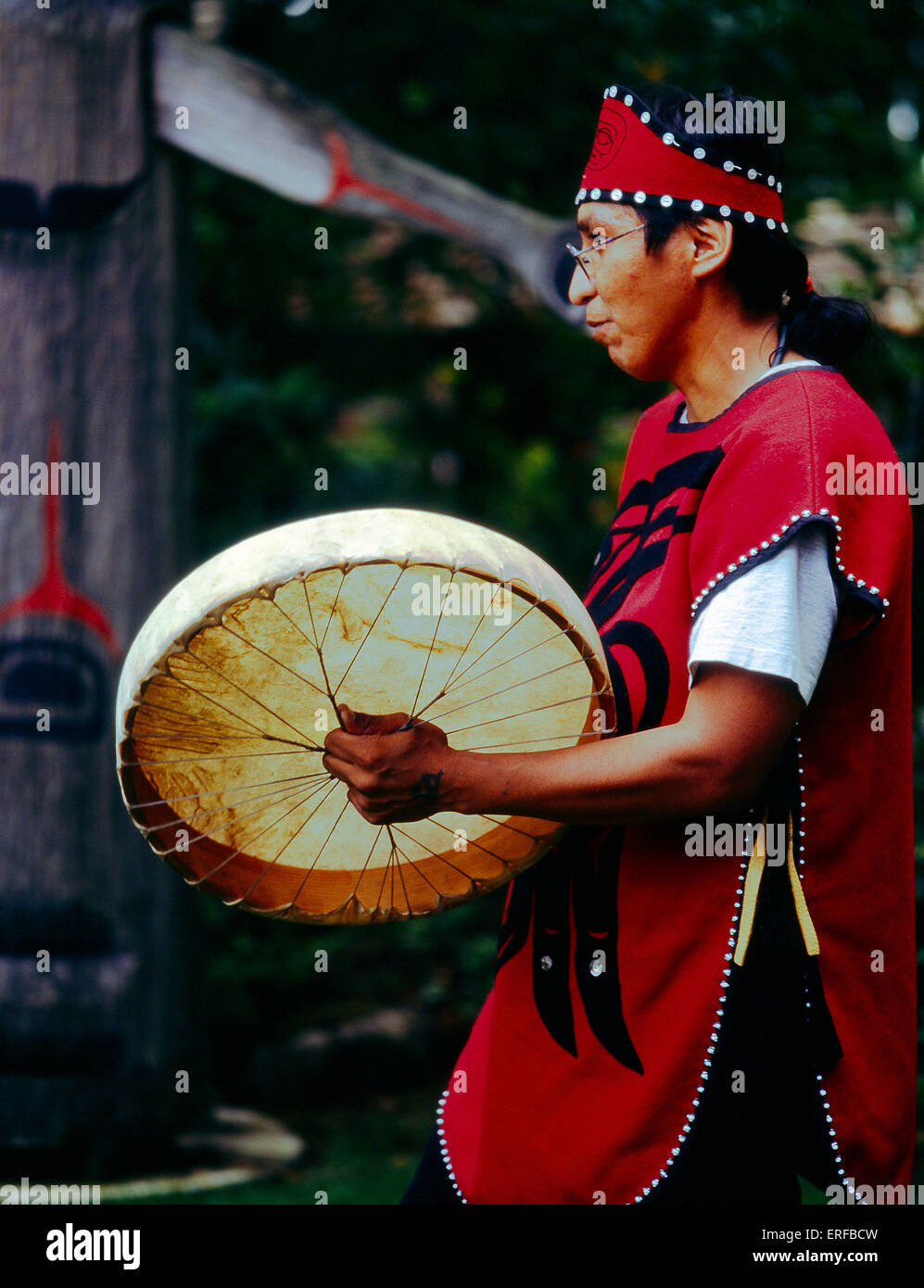 North American Indian playing a frame drum Stock Photo Alamy