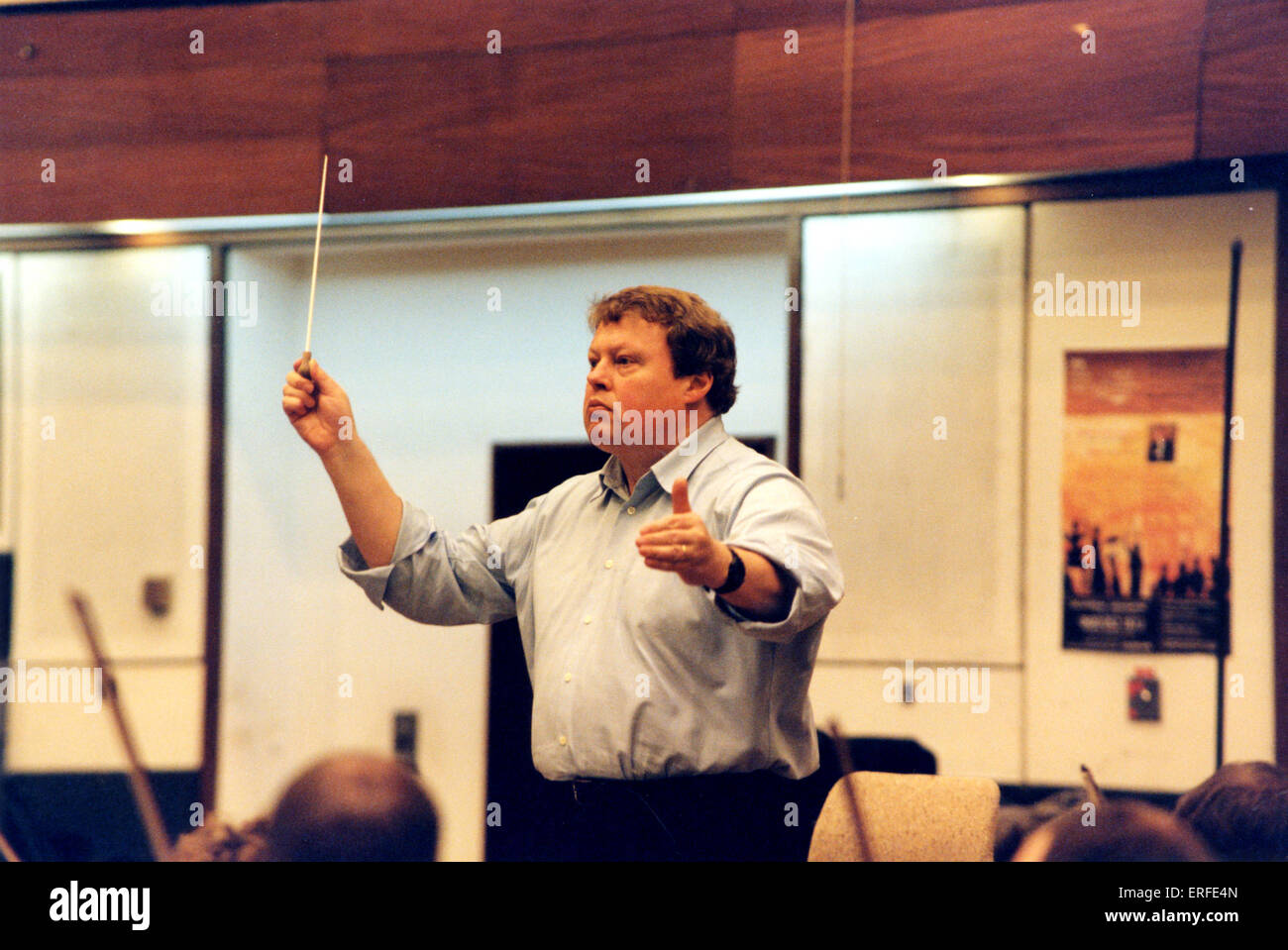 HICKOX, Richard - conducting with baton English conductor, b.1948 Stock Photo