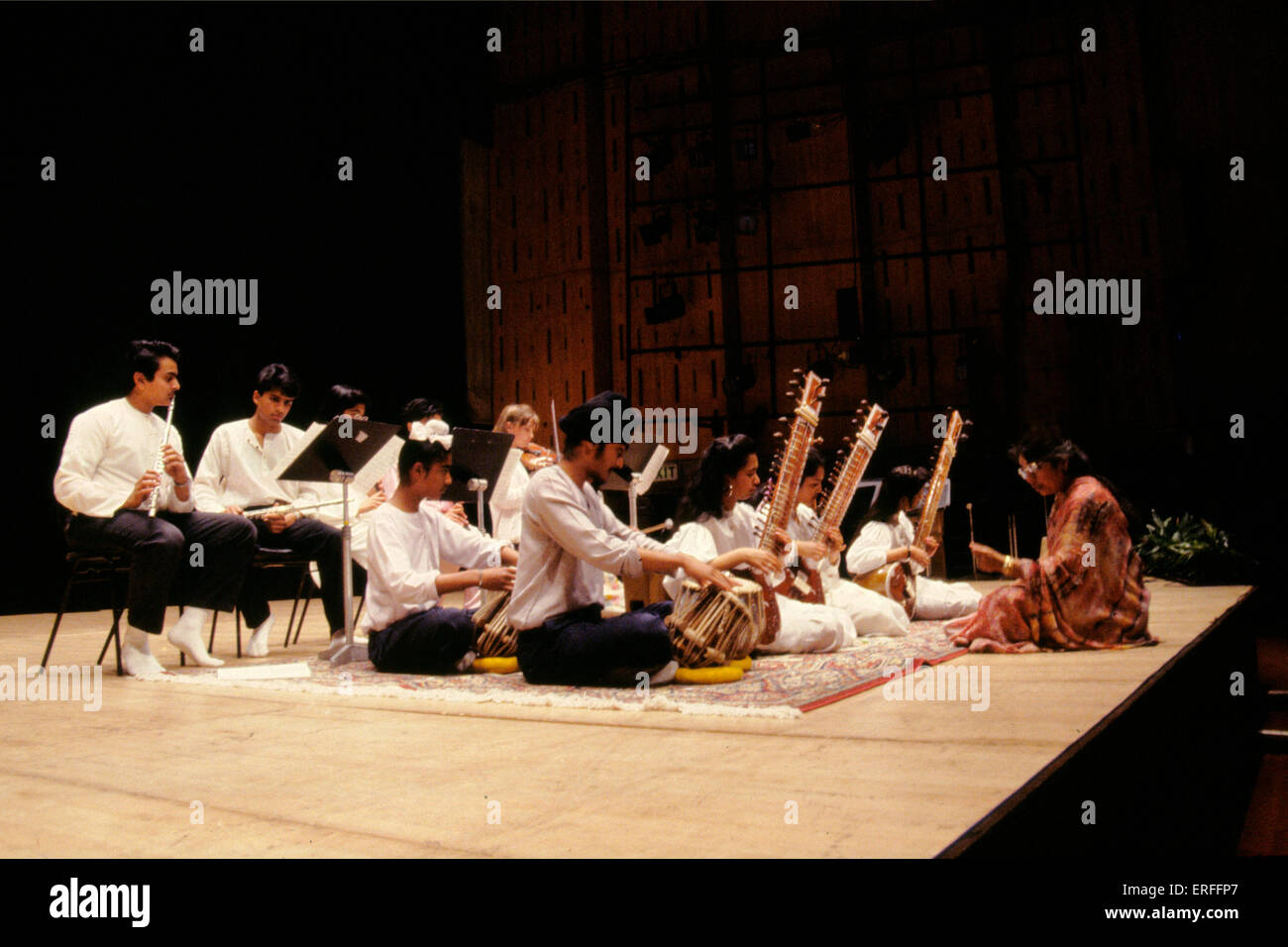 Indian group playing sitar, tabla wearing white Stock Photo Alamy