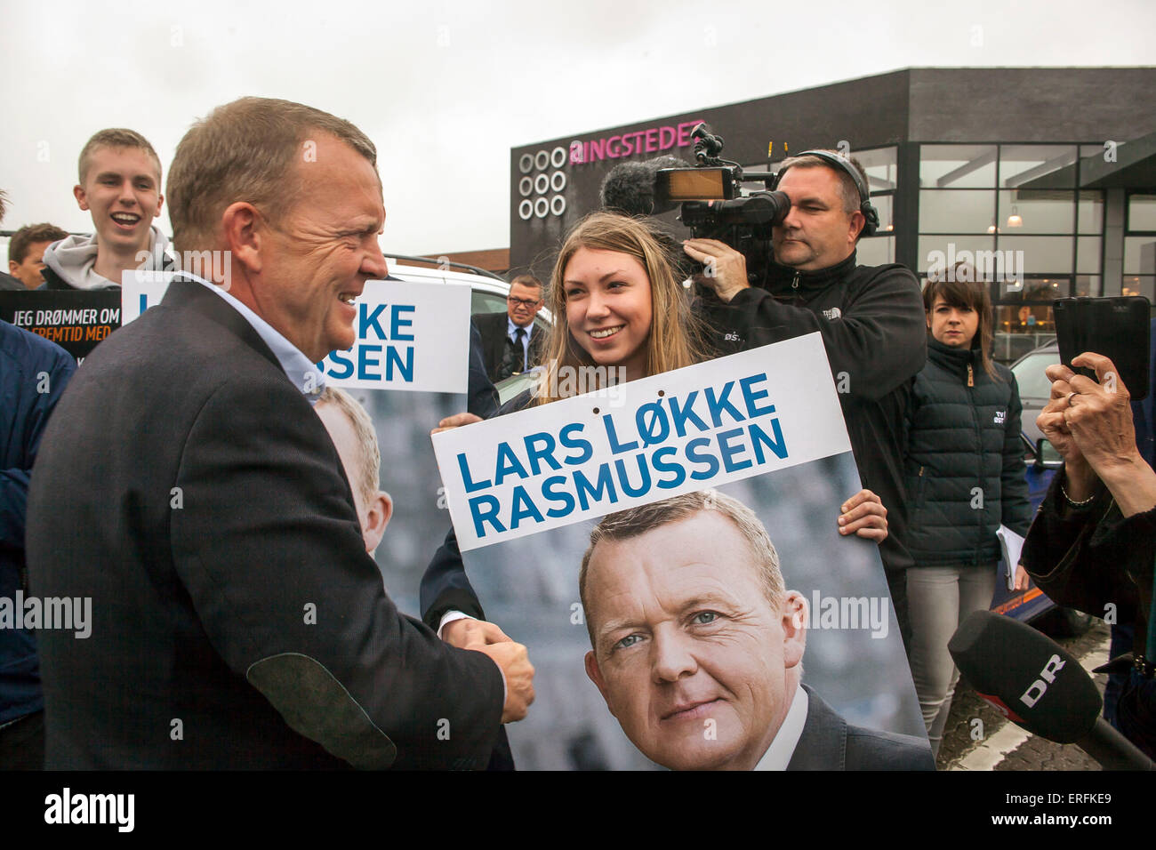 Ringsted, Denmark, June 2nd, 2015. Danish opposition leader Lars Loekke Rasmussen (Venstre, read: Liberal) arrives to a shopping center in Ringsted. Here he greets member of the party's youth branch, Venstres Ungdom, which gave support to their leaders meeting with voters and the press Credit:  OJPHOTOS/Alamy Live News Stock Photo