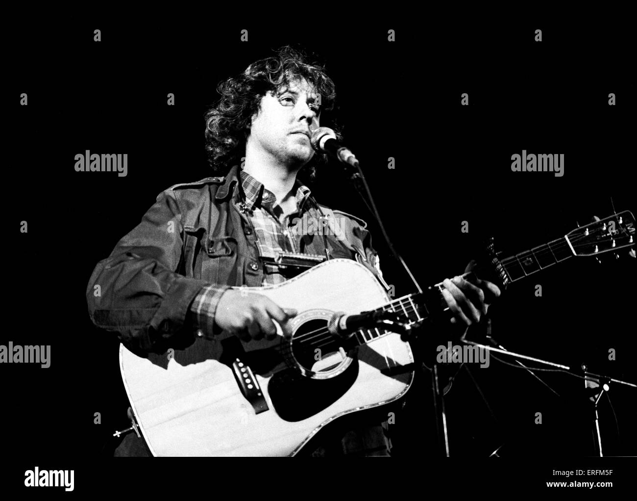 Arlo Guthrie - portrait of the American folk singer performing in London, 1981. b. 10 July 1947. Like his father, Woody Guthrie, Arlo often sings songs of protest against social injustice. Also composer & actor. Will be inducted into the Long Island Music Hall of Fame in 2007. Stock Photo