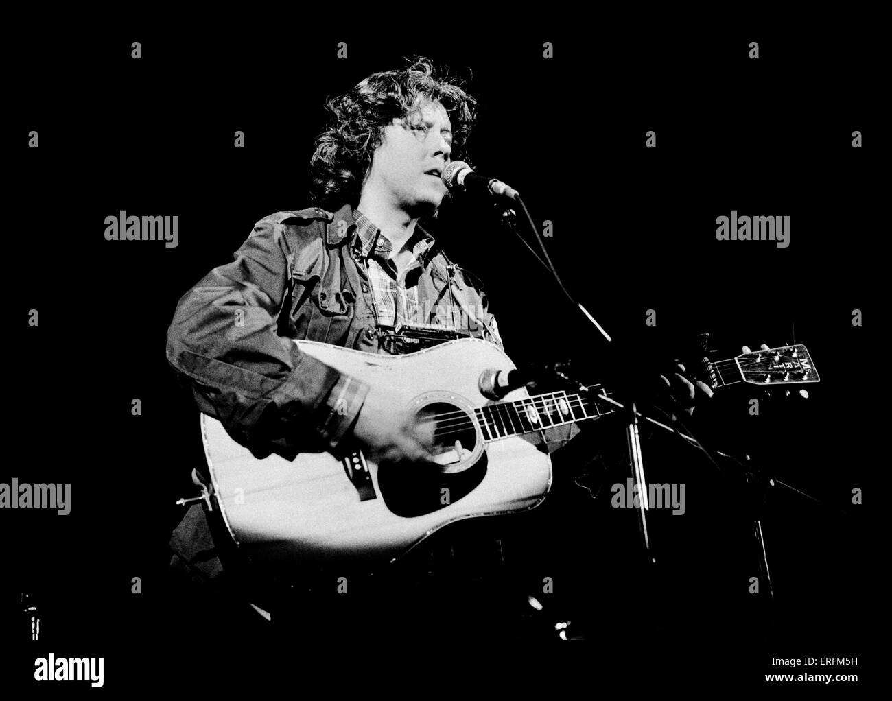 Arlo Guthrie - portrait of the American folk singer performing in London, 1981. b. 10 July 1947. Like his father, Woody Guthrie, Arlo often sings songs of protest against social injustice. Also composer & actor. Will be inducted into the Long Island Music Hall of Fame in 2007. Stock Photo