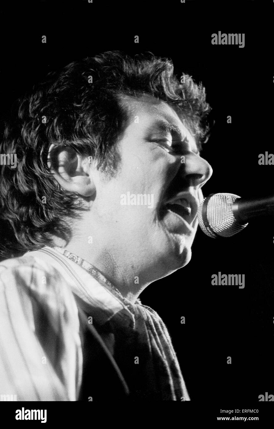 Ronnie Lane - portrait of the English singer & bass player performing in London, 1980. Singing. 1946-1997. Nicknamed 'Plonk'. Stock Photo