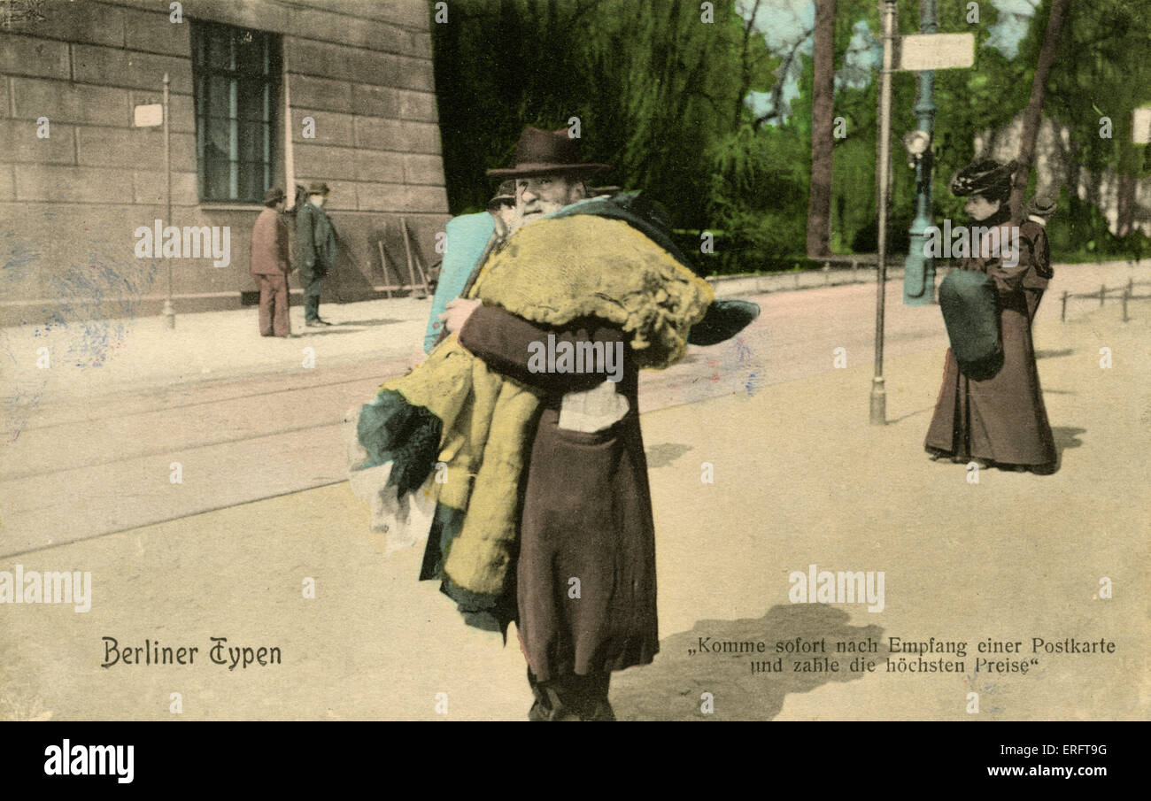 Rag and bone man in Berlin, Germany, late 19th / early 20th century. Also known as  alte sachen or second hand clothes seller. Stock Photo