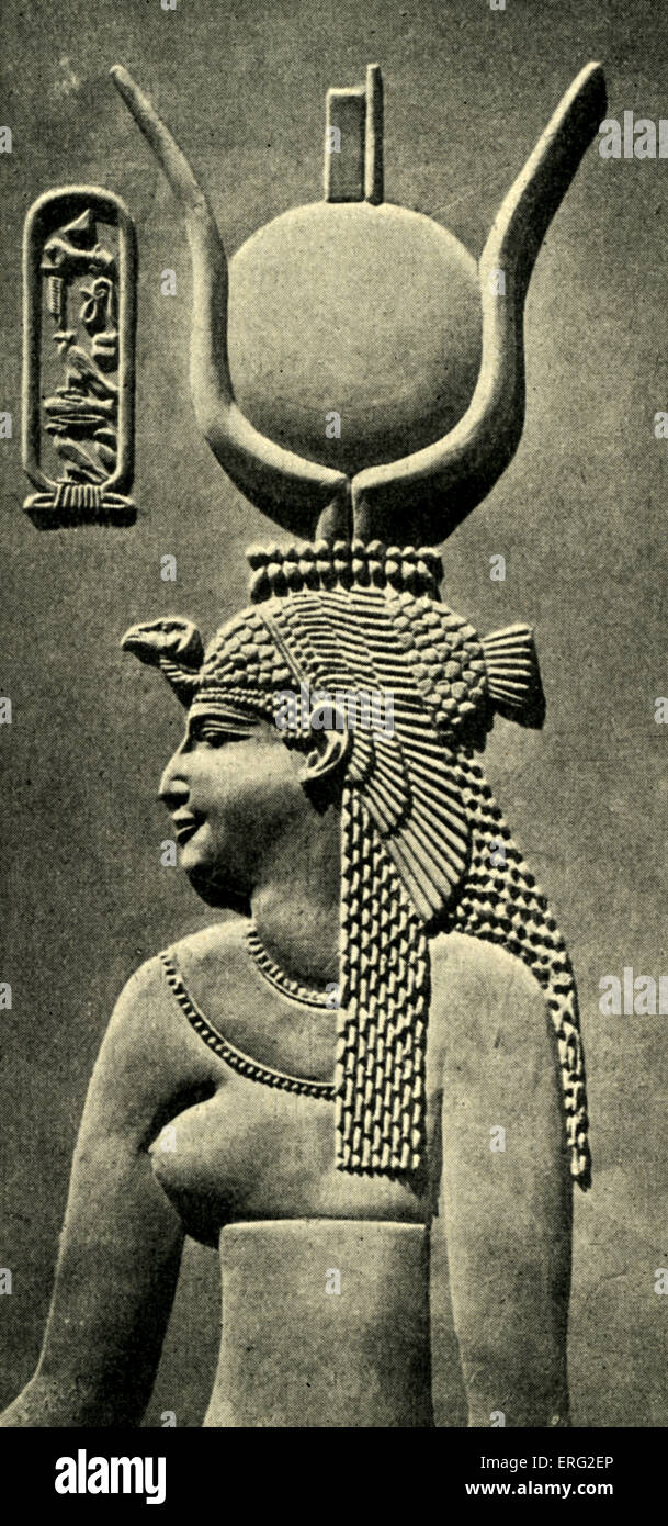 Queen Cleopatra wearing a sun head-dress.  Relief in stone.  Cartouche: 'Cleopatra'.  Cleopatra Egyptian pharaoh October 69 BCE Stock Photo