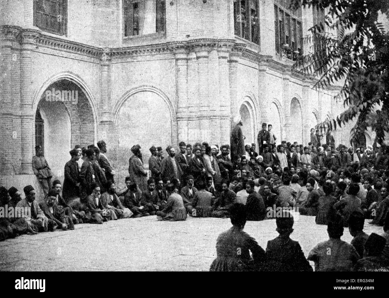 Reading of the Shah 's proclamation to the Persian parliament, Tehran, Iran, 1906. Stock Photo