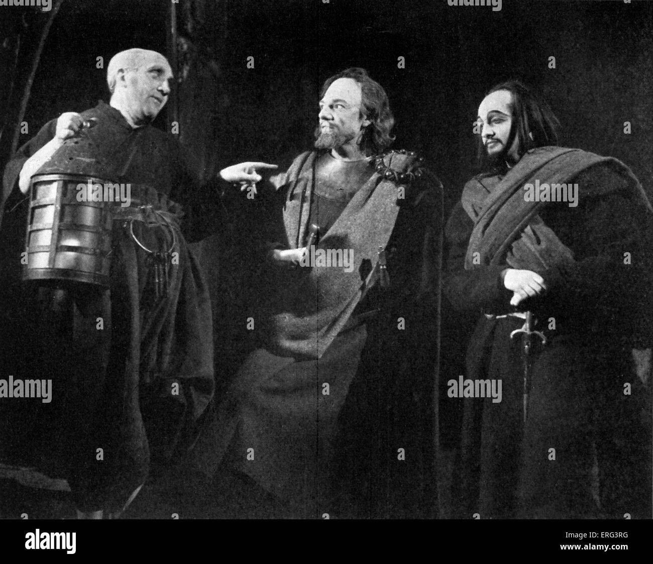 Macbeth' by William Shakespeare, with John Rae as the Porter, Ellis Irving as Macduff and Basil Langton as Lennox. Produced by Michael Saint-Denis at the Old Vic, 1937/8. Stock Photo