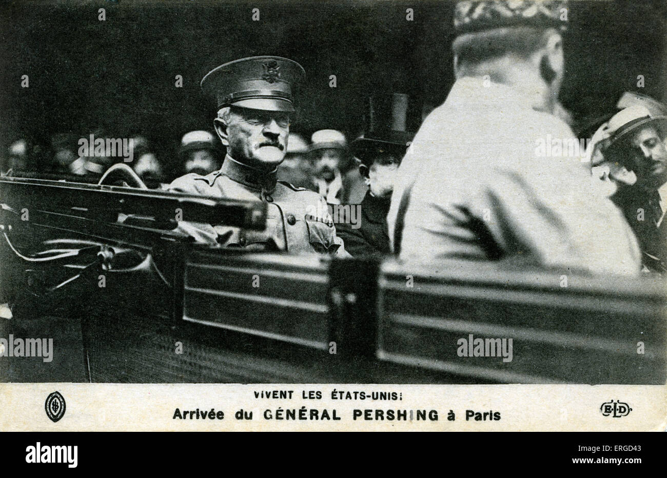 General Pershing 's arival in Paris, 4th July 1917. Marks the American entry into WW1 on the side of the Allies.  Caption: Stock Photo