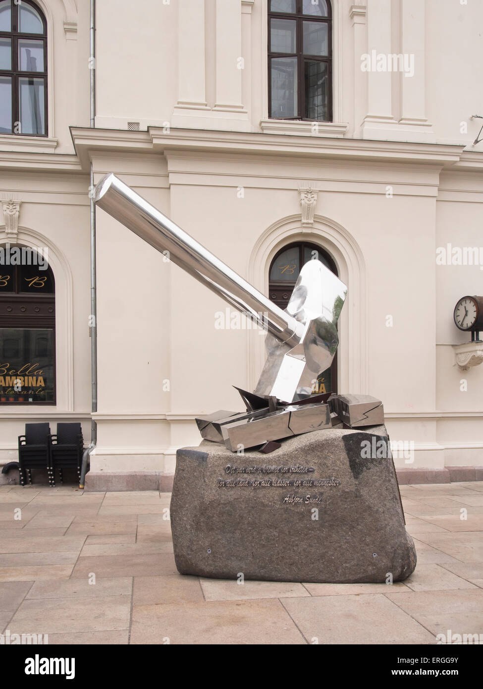 Osvald-monumentet,  remembering resistance against the Nazis in WWII in Jernbanetorget, Oslo Norway hammer crushing swastika Stock Photo