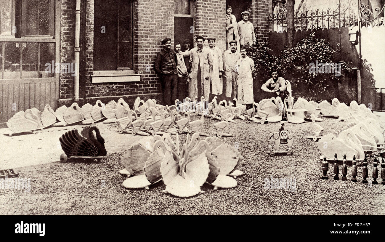 World War 1: Injured French soldiers as toy makers. 1916.  Showing carved toy swans that they have produced. Stock Photo