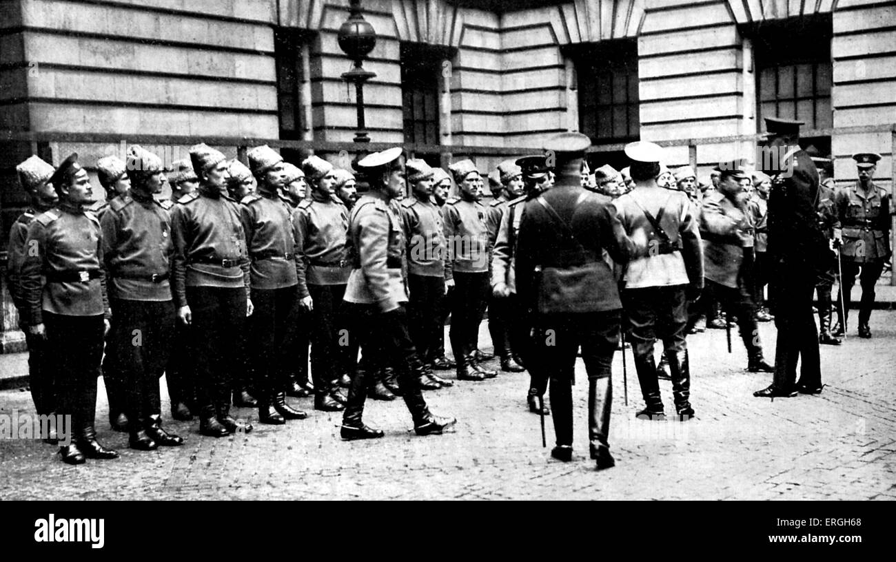 World War 1: Kitchener inspecting Russian soldiers in London, England, April 1916. In the quadragle of the War Office. K: Stock Photo