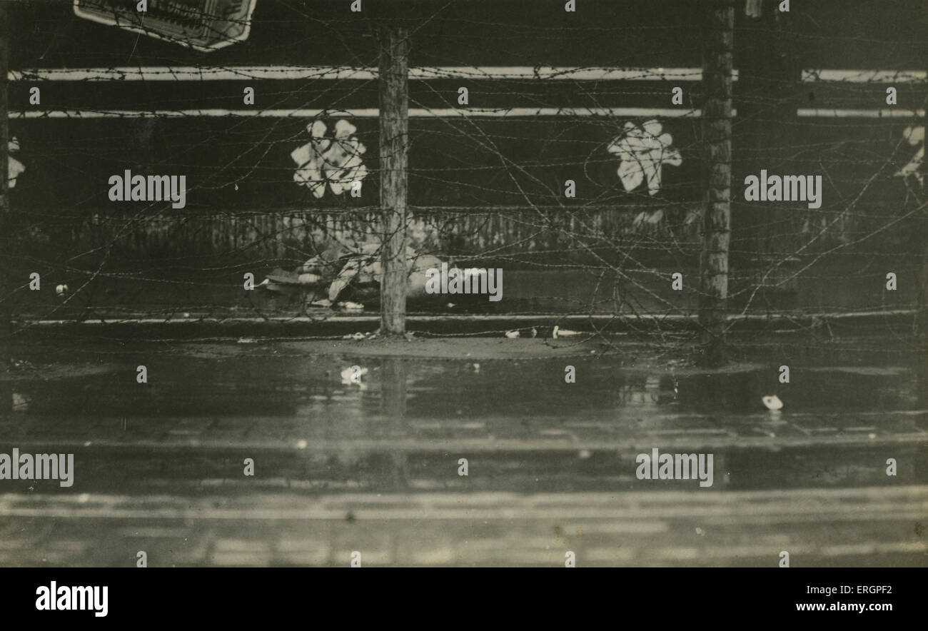 China,  Cantonese soldier shot dead whilst trying to get into the British Concession at Shanghai. March 1927 Stock Photo