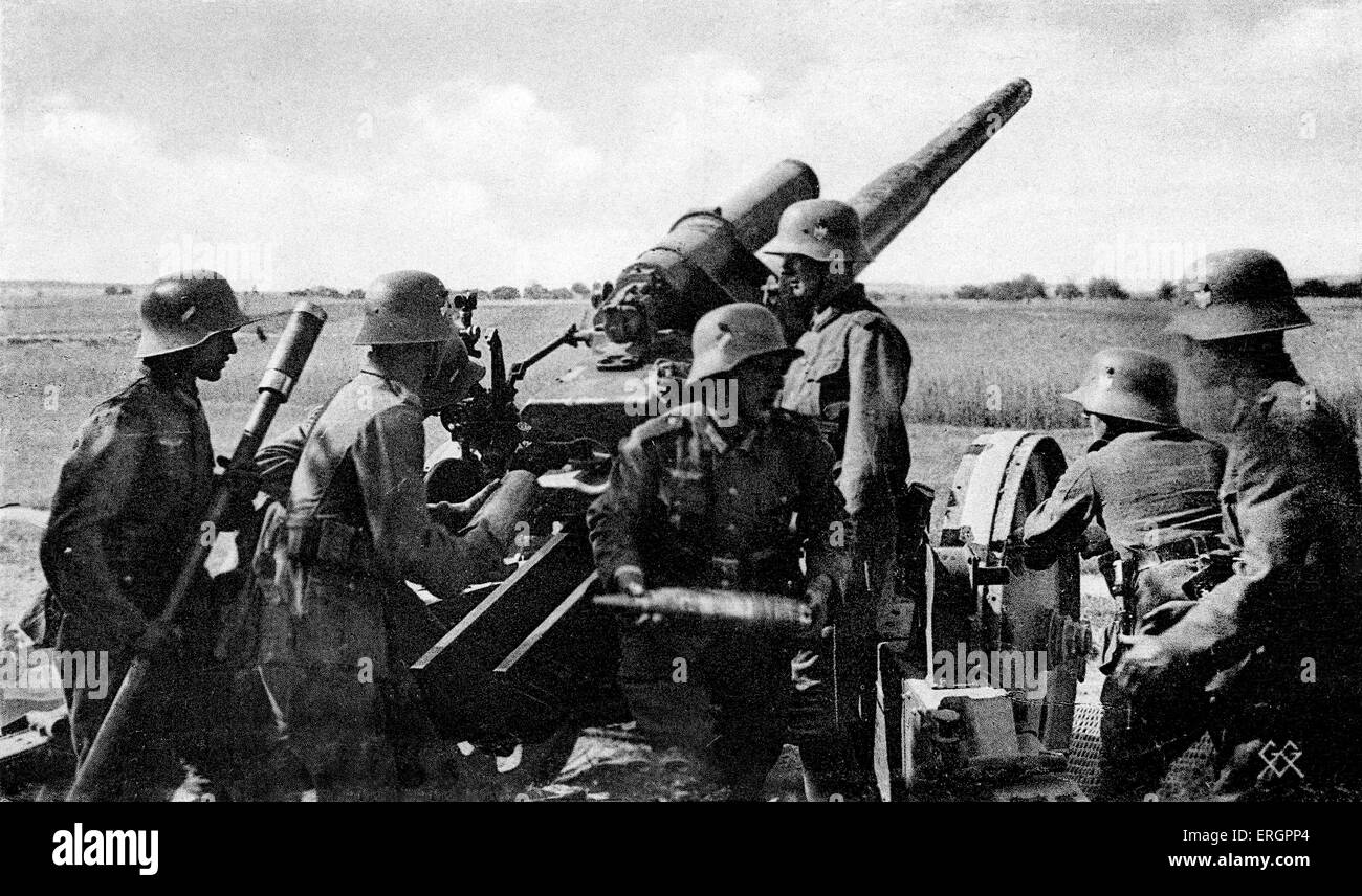 WWII - The Fire Command  /  Das Feuer- Kommando. German soldiers fire land gun on battlefield. Stock Photo