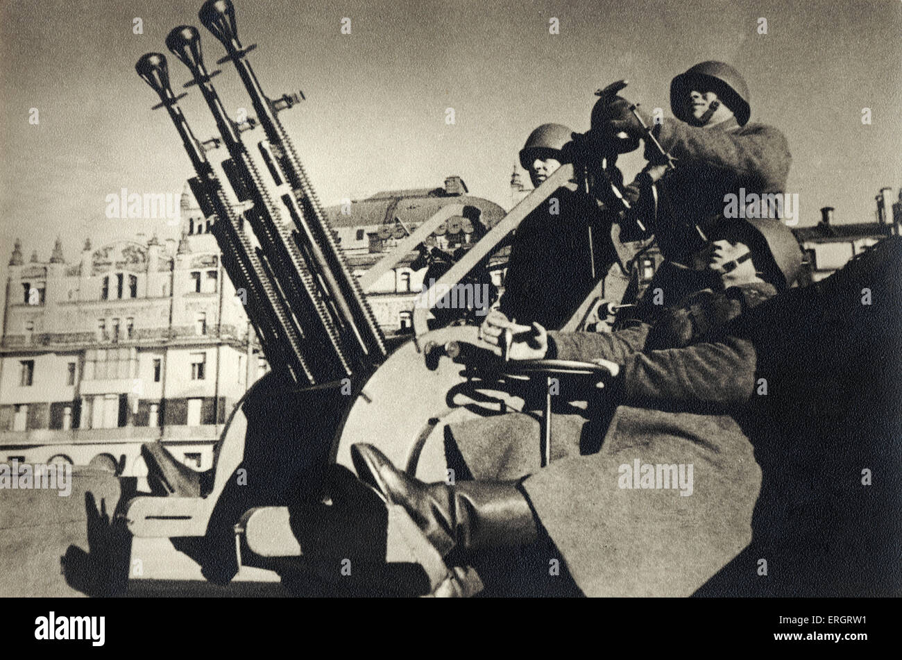 Anti-aircraft station in the centre of Moscow 1941 - during World War II Prokofiev Shostakovich background.  Schostakowitsch Stock Photo