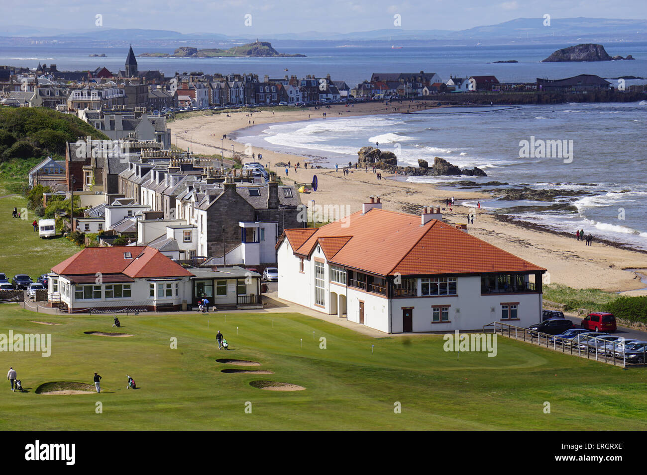 Glen Golf Course and clubhouse and Milsey Bay, North Berwick Stock Photo -  Alamy