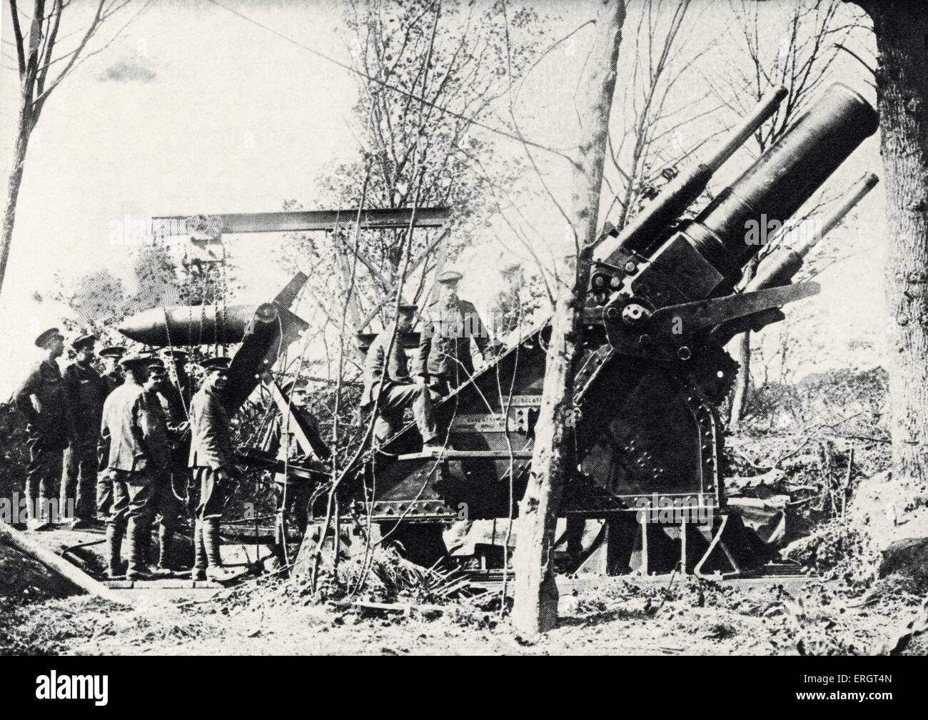 A large British howitzer in action on the Western Front during World War I, 1916. Gun. Weapon. Stock Photo