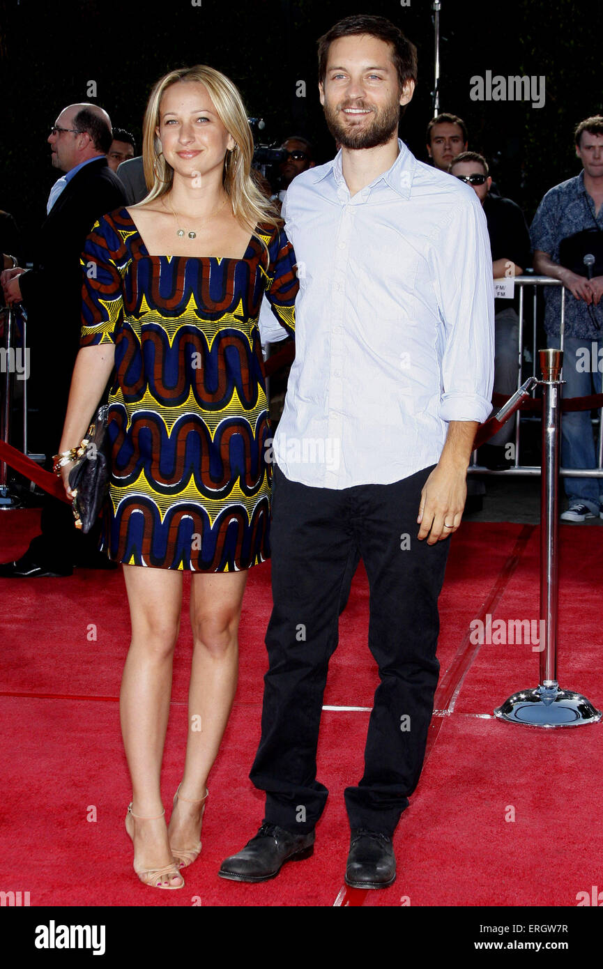 Jennifer Meyer and Tobey Maguire Stock Photo - Alamy
