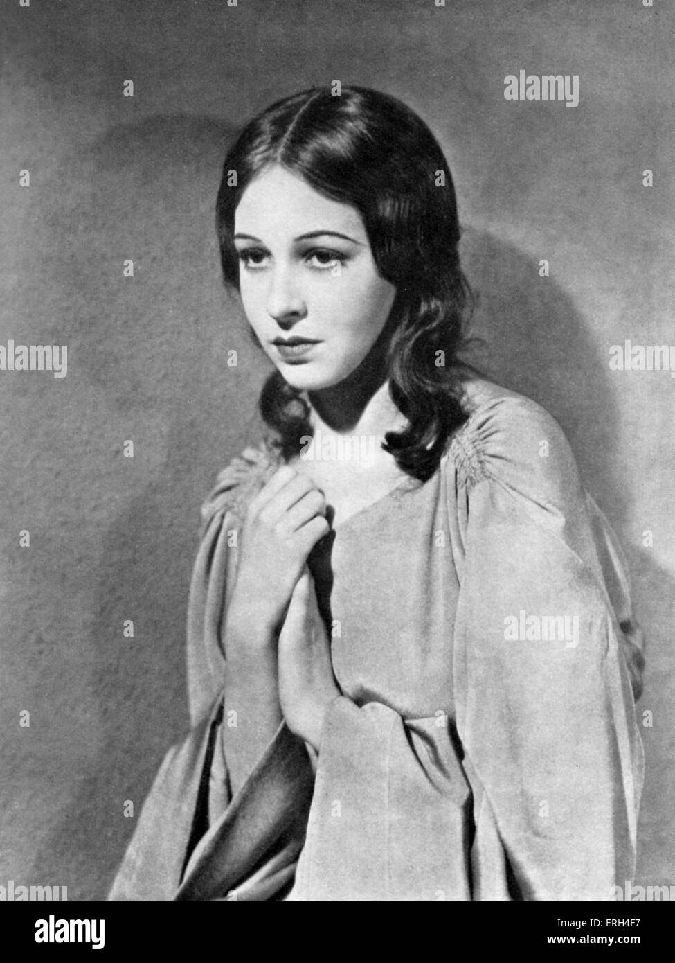 Pamela Ostrer as Naemi from 'Jew Süss, Scenario of the film' based on the book by Lion Feuchtwanger, directed by Lothar Mendes, produced by Gaumont-British Picture Corporation Ltd. Published 1935, film made in 1934. Based on life of Joseph Süß Oppenheimer , German-Jewish financier 1698–1738 Stock Photo