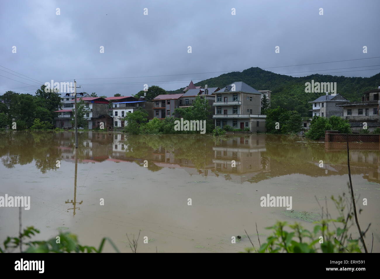 Leping. 3rd June, 2015. Photo taken on June 3, 2015 shows the flooded Jinshan Village in Leping City, east China's Jiangxi Province. Torrential rain hit Leping on Tuesday and Wednesday, forcing more than 9,000 residents to leave their homes. Credit:  Zhou Mi/Xinhua/Alamy Live News Stock Photo