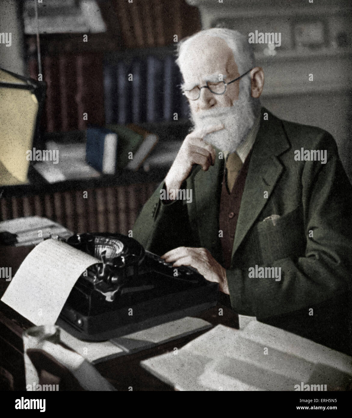George Bernard Shaw - portrait of the Irish dramatist, critic and Nobel Prize winner typing at his desk. Whitehall Theatre Stock Photo