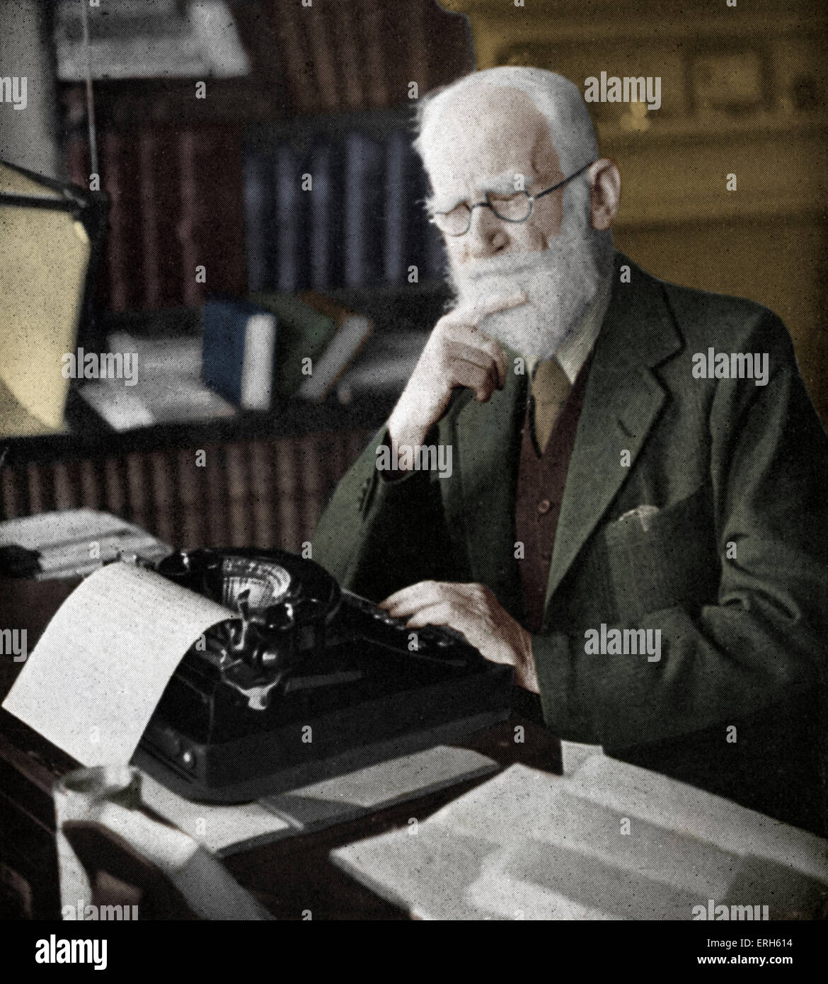 George Bernard Shaw - portrait of the Irish dramatist, critic and Nobel Prize winner typing at his desk. Whitehall Theatre Stock Photo