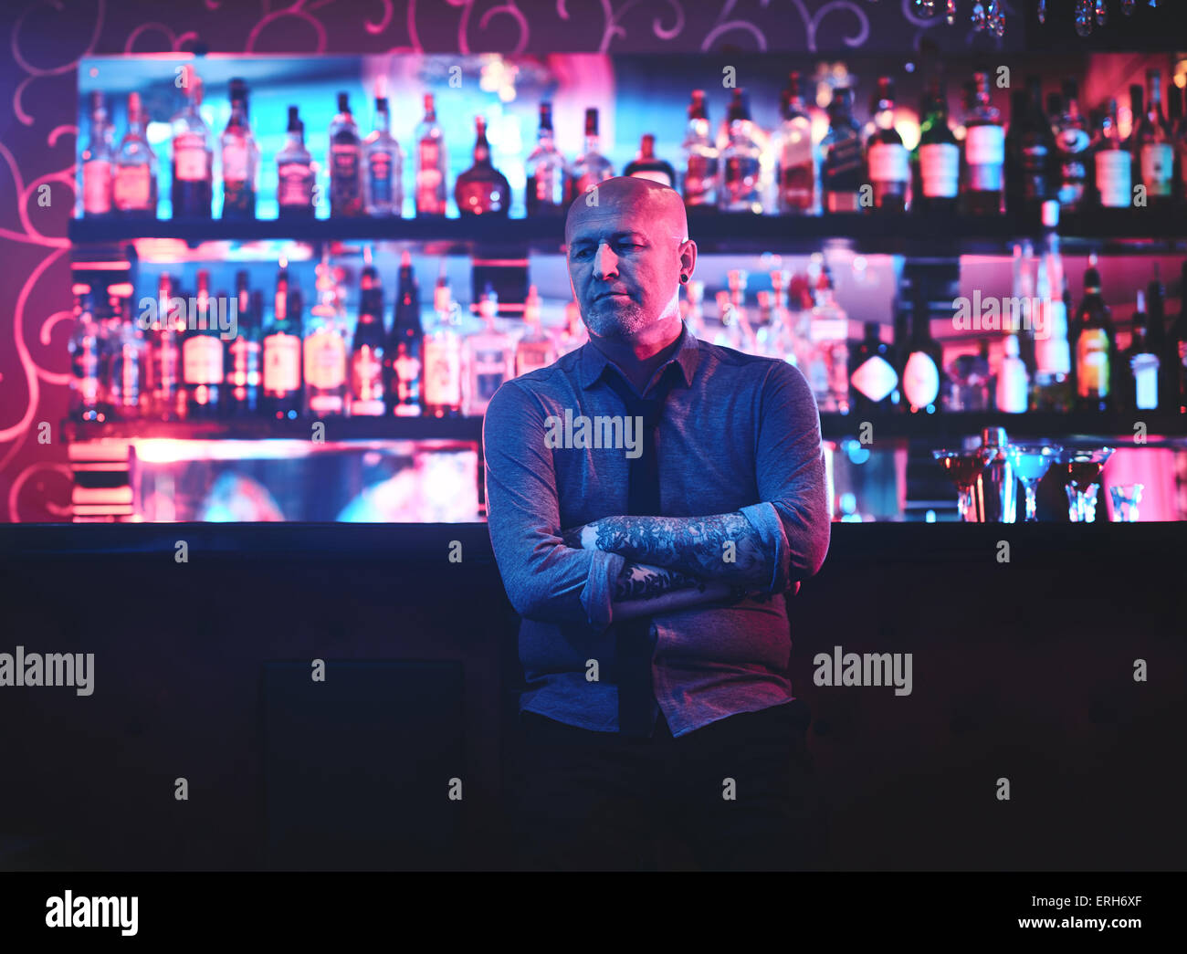 Man standing at bar hi-res stock photography and images - Alamy