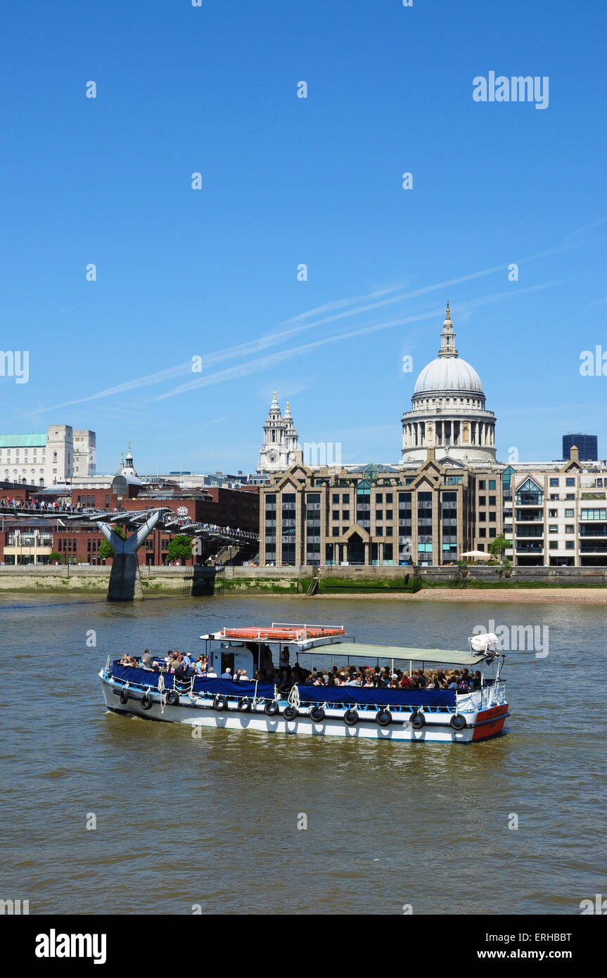 St Paul's Cathedral surrounded by modern buildings on the north bank of the River Thames, London Stock Photo