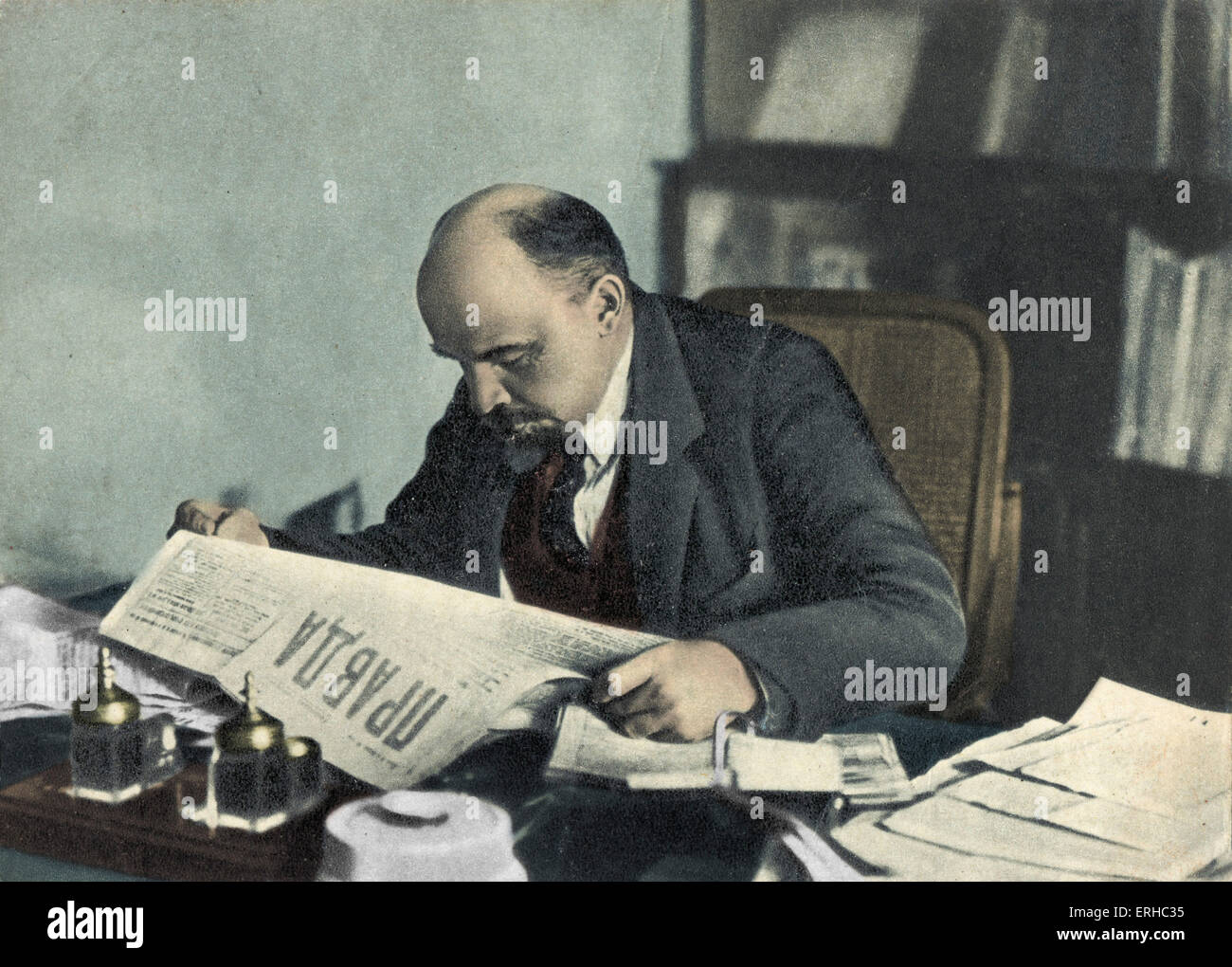 Lenin reading newspaper circa 1918, Pravda - Russian politician and leader May 4 1870 - January 21 1924 Stock Photo