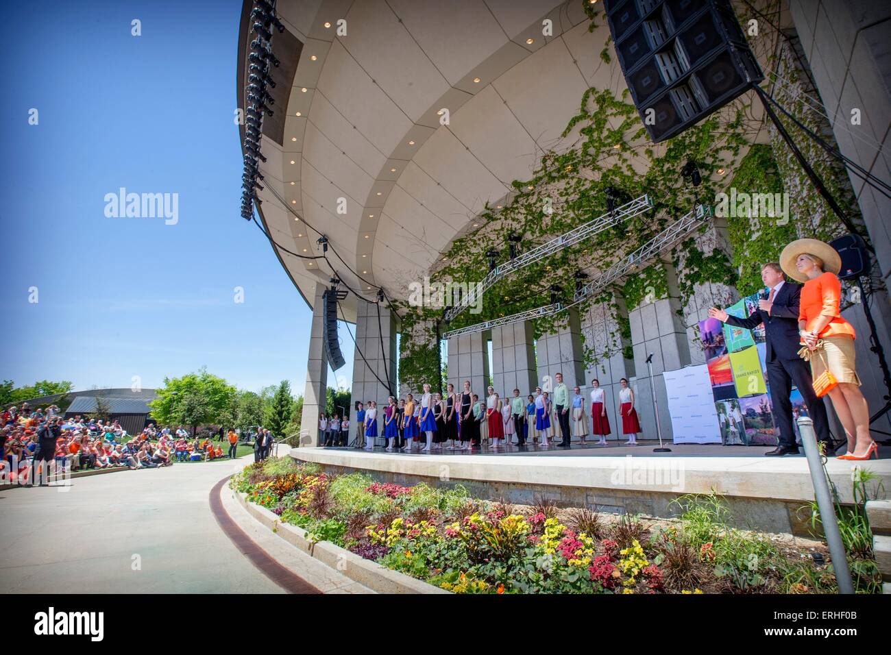 Grand Rapids, USA. 2nd June, 2015. King Willem-Alexander and Queen Maxima of The Netherlands visits the open air theater at the Frederik Meijer Gardens and Sculpture Park in Grand Rapids, United States of America, 2 June 2015. At the theater they attend the ballet performance 'It is well'' about Dutch resistance fighter in WOII Diet Eman (95) who lives in Grand Rapids.The King and Queen visit the United States during an 3 day official visit. Photo: Patrick van Katwijk POINT DE VUE OUT - NO WIRE SERVICE -/dpa/Alamy Live News Stock Photo