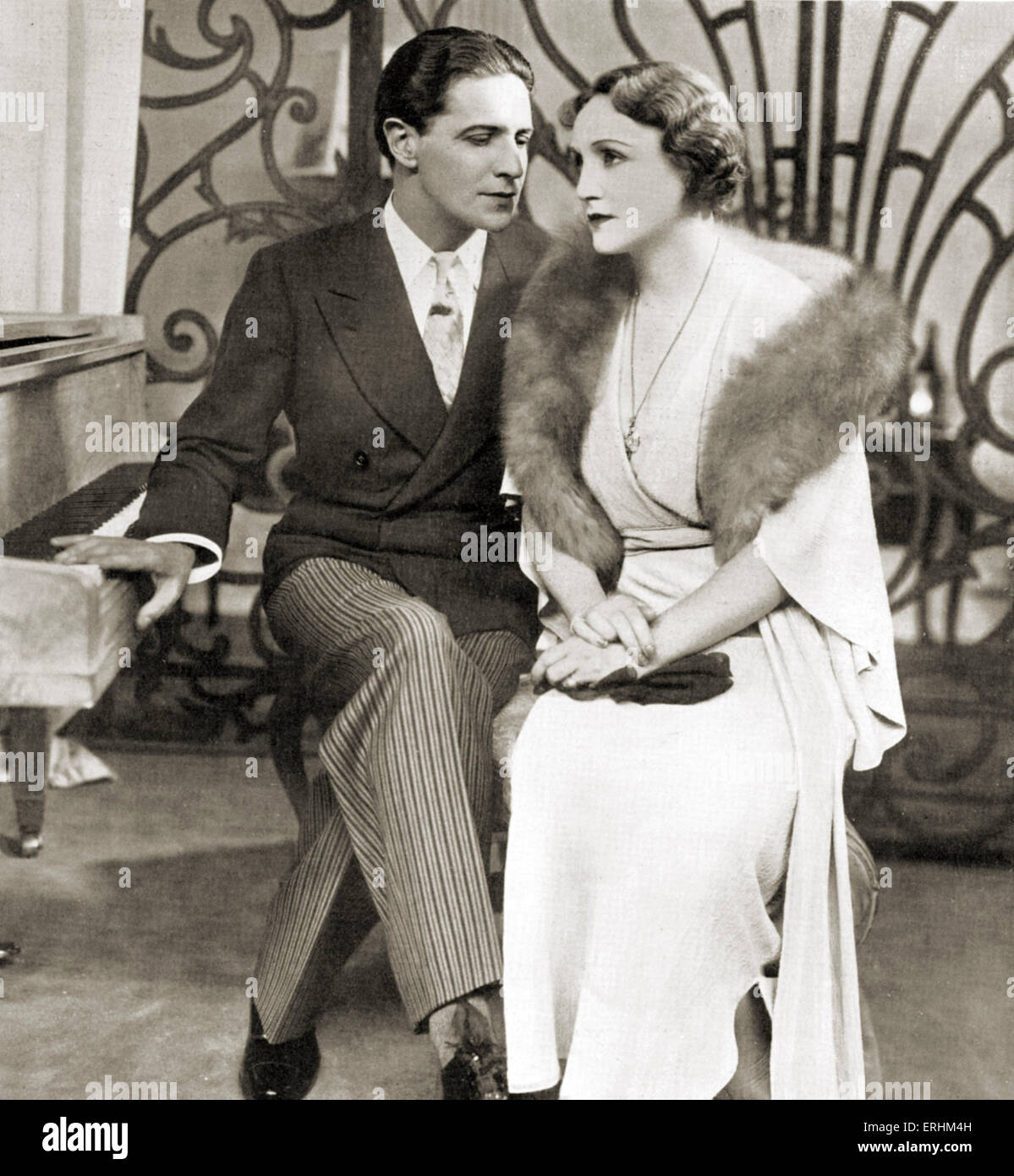 Ivor Novello as 'Jacques Clavel' & Fay Compton as 'Mary Ventyre' in Novello 's play 'Murder in Mayfair', performed at the Globe Stock Photo