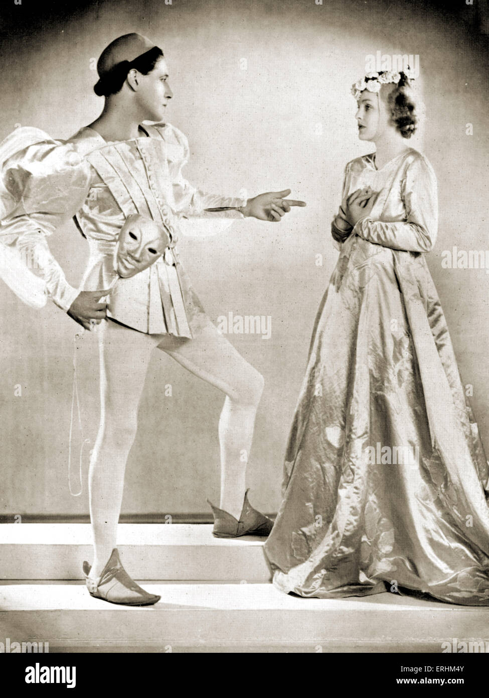 Ivor Novello as 'Romeo' & Joan Barry as 'Juliet' in the masque of 'Romeo & Juliet', London 1933. IN, Welsh actor & singer: 15 Stock Photo