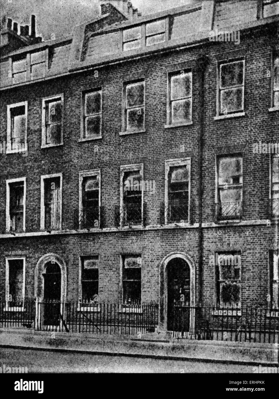 Charles Dickens's house - at 48 Doughty Street, Lived here 1837/9 when he  finished 'Pickwick Papers' and wrote 'Oliver Twist' Stock Photo - Alamy