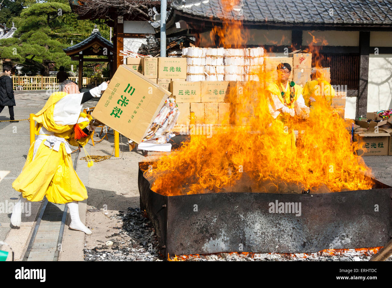 Japan, Nishinomiya, Mondo Yakujin temple. Yearly burning ritual, with ...