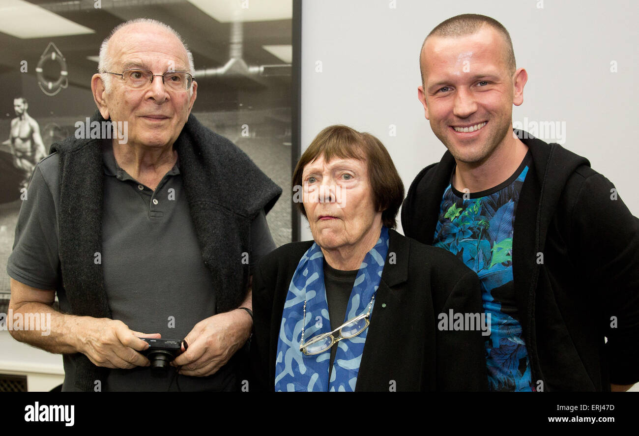 Berlin, Germany. 3rd June, 2015. Photographers Frank Horvat (l-r), June Newton and Szymon Brodziak stand next to each other during a press conference on the photo exhibition 'Newton. Horvat. Brodziak' at the Museum of Photography in Berlin, Germany, 3 June 2015. The exhibition showcases the photographic works of Helmut Newton, Frank Horvat and Szymon Brodziak und runs until 15 November 2015. Photo: JOERG CARSTENSEN/dpa/Alamy Live News Stock Photo