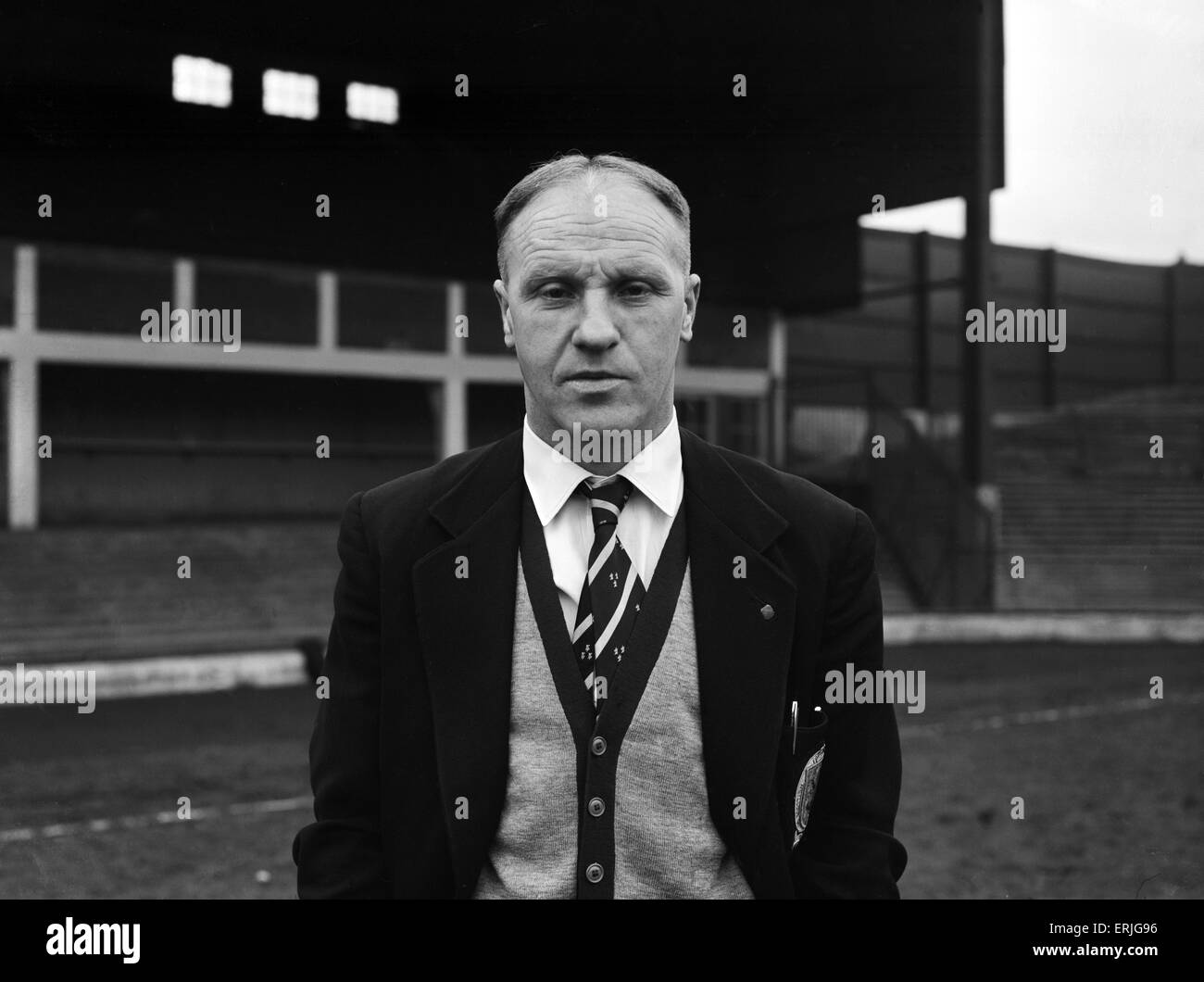 Huddersfield Town manager Bill Shankly during a training session at the club's ground. 30th April 1959. Stock Photo
