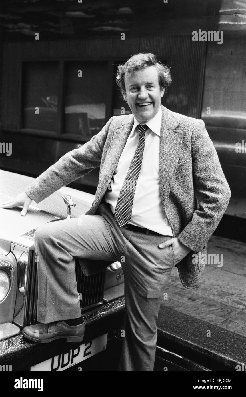 Actor Richard Briers seen here at the Savoy whilst out and about in London's Theatre land. 10th March 1981 Stock Photo