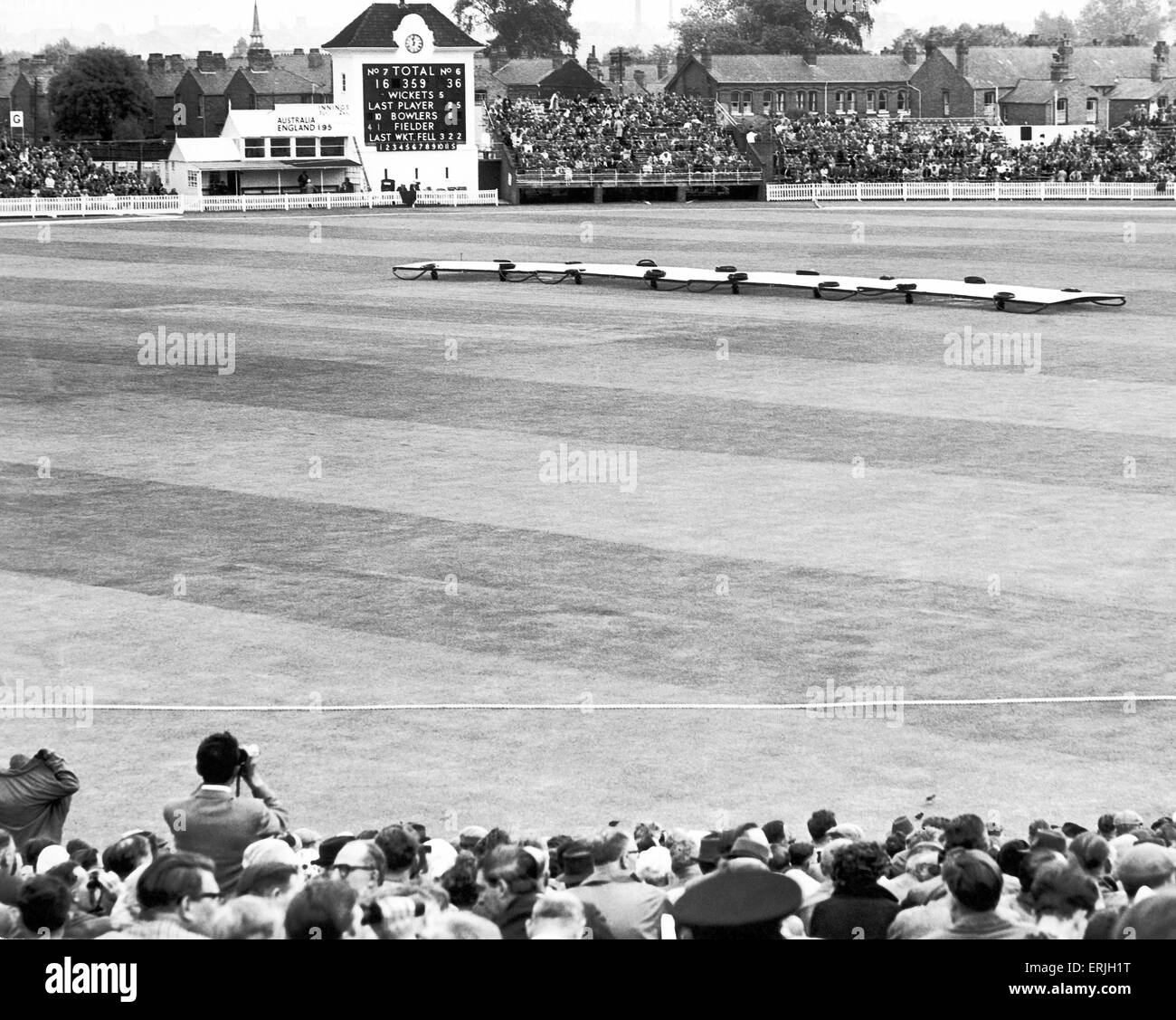 Australian cricket tour of England for the Ashes. England v Australia First Test match at Edgbaston. The crowd gets ready for the match to start, delayed at the beginning. 10th June 1961. Stock Photo