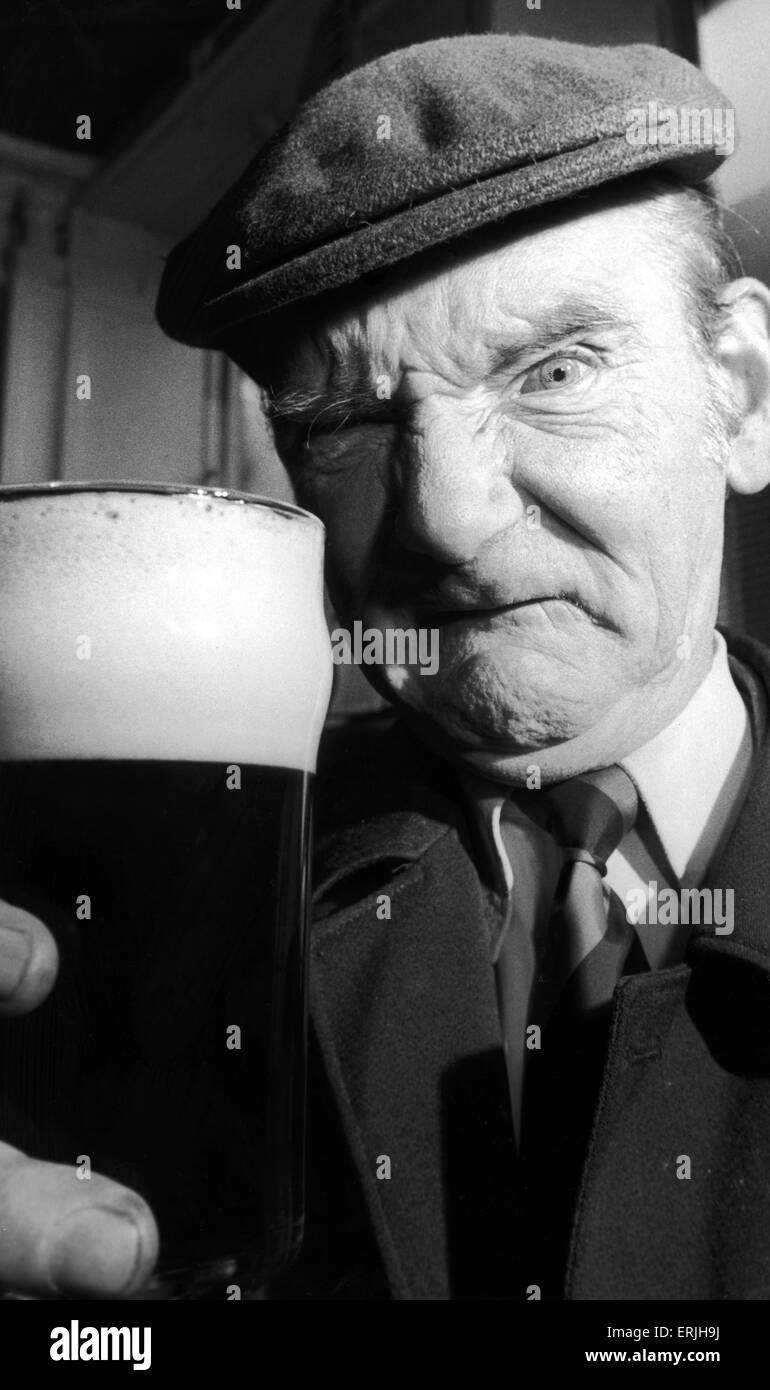 Disgruntled Robert McKinnon, 62, lifts a 'judges pint'. Strathclyde judges have ruled that a beer comes with the froth and therefore no complaints can be made about the amount of froth that comes with a pint. 22nd December 1977. Stock Photo