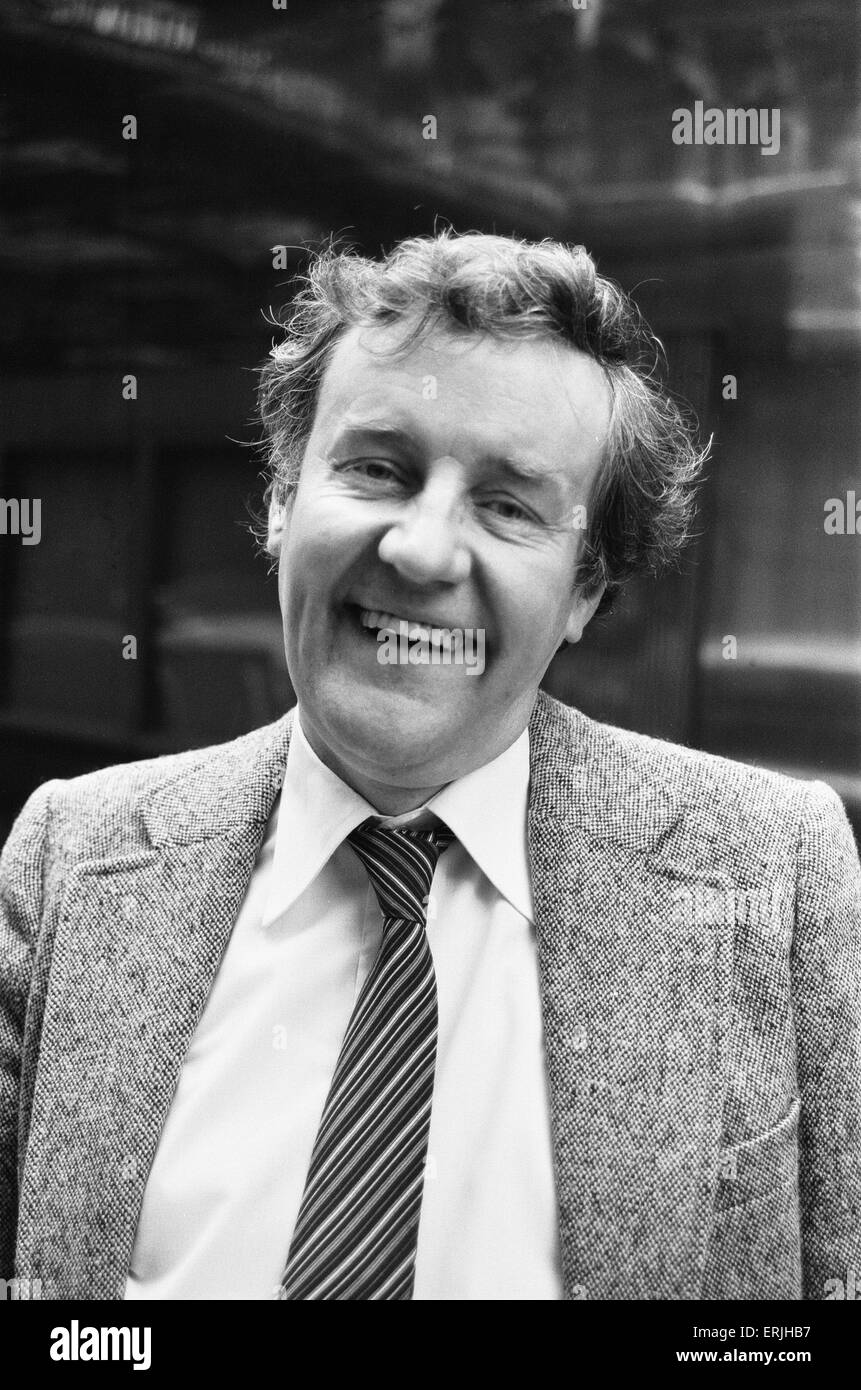 Actor Richard Briers seen here at the Savoy whilst out and about in London's Theatre land. 10th March 1981 Stock Photo