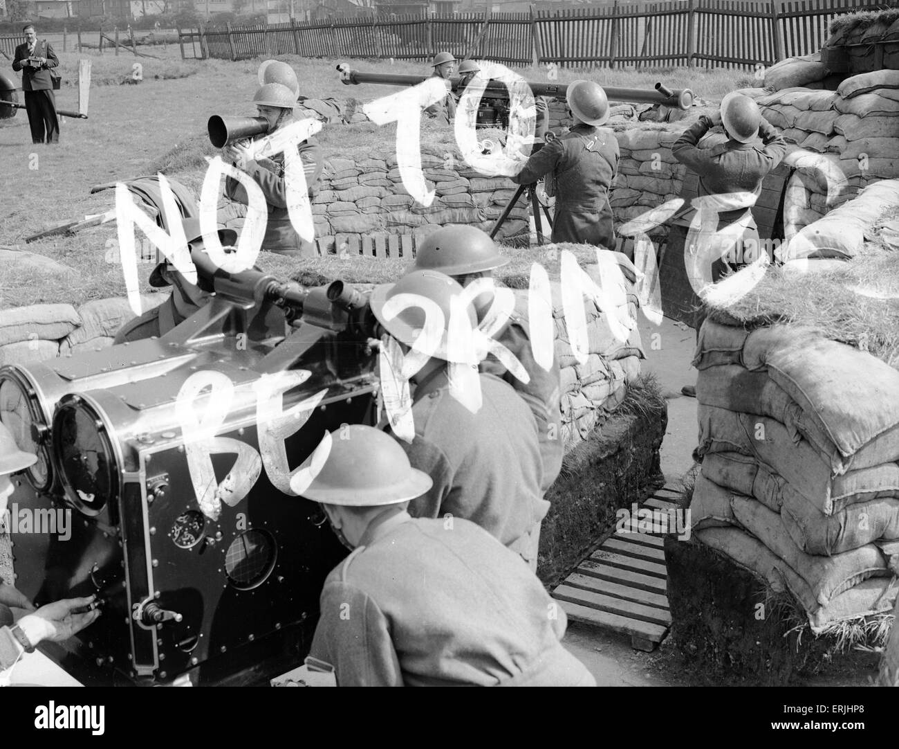 Anti Aircraft Defences, Birmingham, 10th May 1941. World War Two Air Raids, Birmingham. NOT TO BE PRINTED. Warning from Censors. Photograph was censored at time, due to visibility of Range Finder. Stock Photo