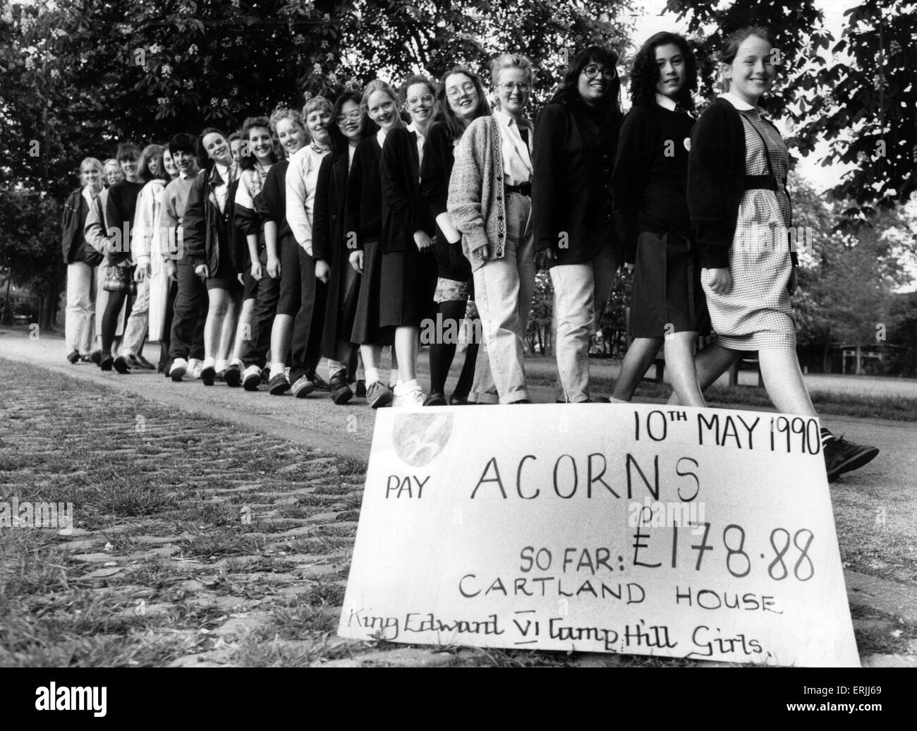 Pupils and Teachers from King Edward's Camp Hill Girls School in Kings Heath with a £178.88 cheque, money raised for a three mile walk, for Acorns Children's Hospice, Oak Tree Lane, Selly Oak, Birmingham. 10th May 1990. Stock Photo