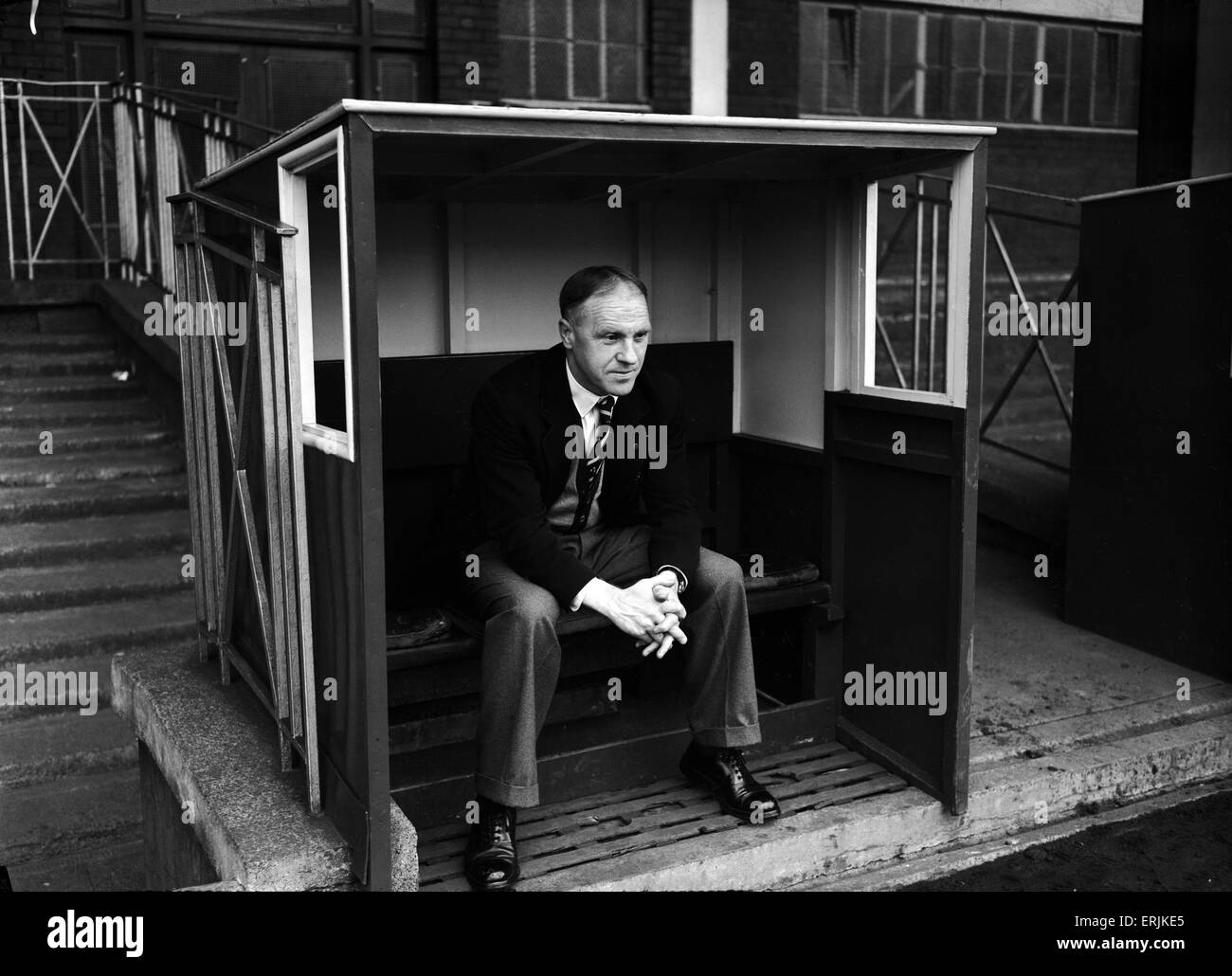 Huddersfield Town manager Bill Shankly during a training session at the club's ground. 30th April 1959. Stock Photo