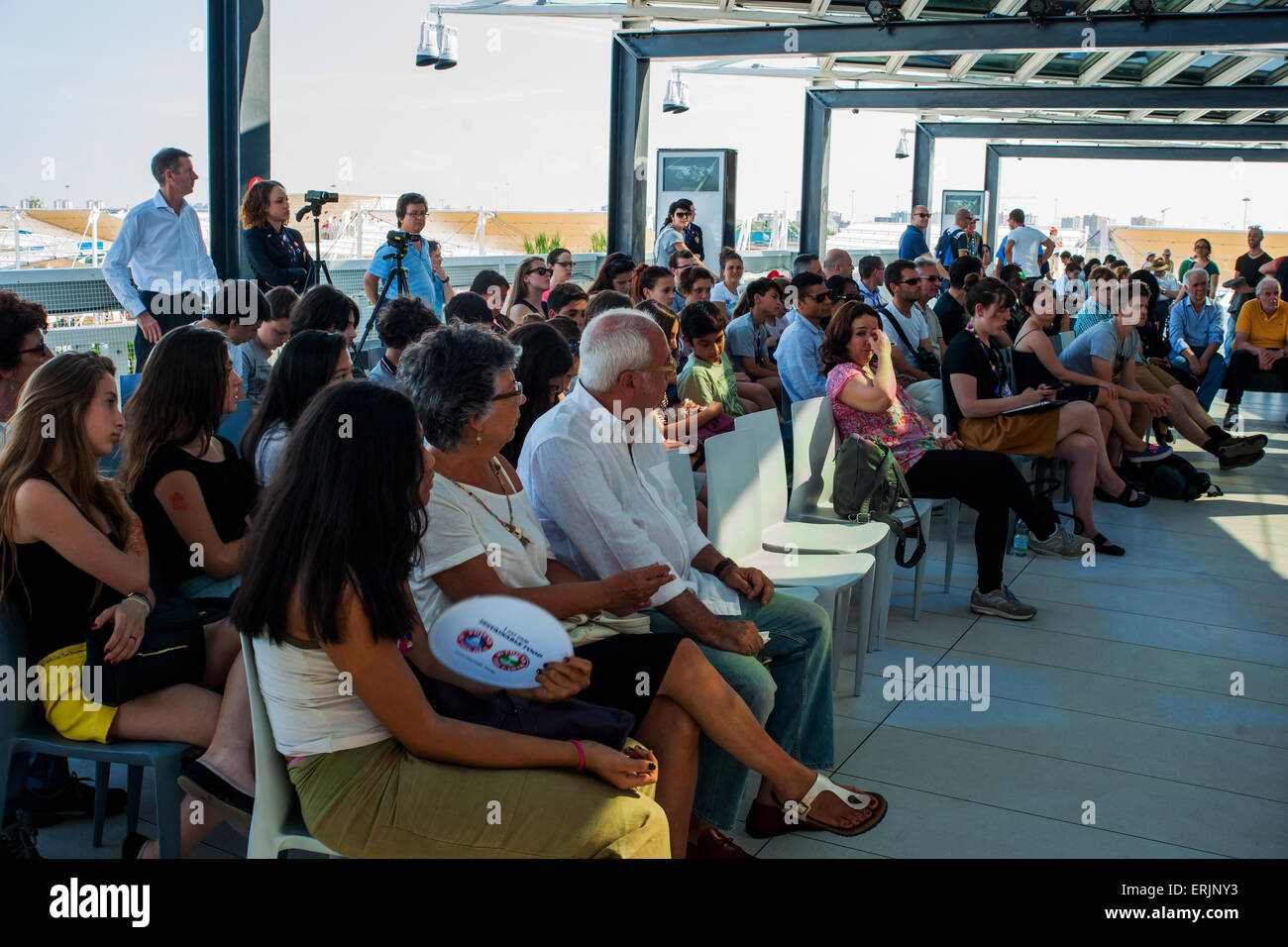 Milan, Italy. 3rd june, 2015.  Third-generation pit master Wayne Mueller discusses at Expo 2015 about the culture, history and regionality of barbecue in the United States, offering tasty portions to visitors. His family's BBQ joint, Louie Mueller Barbecue in Taylor, Texas, attracts barbecue aficionados from across America and around the world. Credit:  Sandro Tomada/Alamy Live News Stock Photo