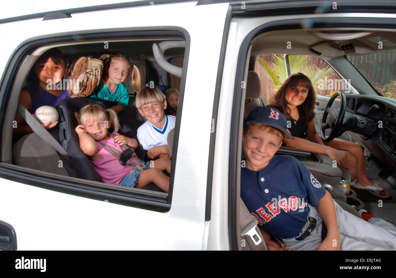 Suburban mom minivan hires stock photography and images Alamy