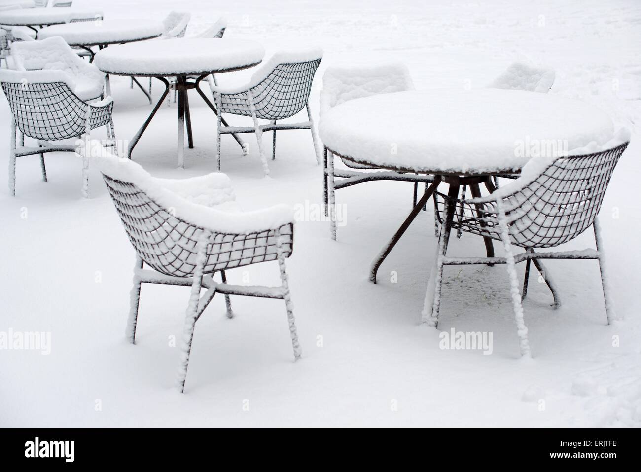 Heavy Snow on Cafe tables Holburne Museum Bath Sydney Gardens Stock Photo